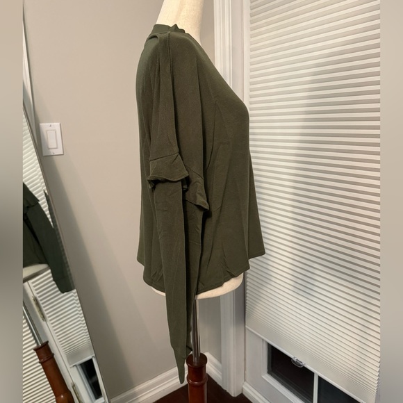 Love Riche | Long Sleeved Olive Green with Jewel Flower Appliqué Top | Medium - Picture 4 of 9